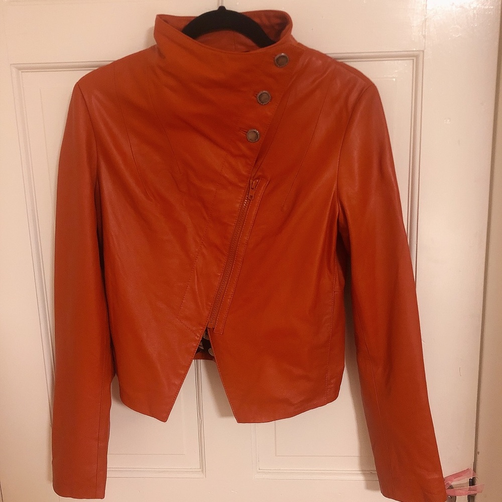 Unique orange leather jacket 🍊